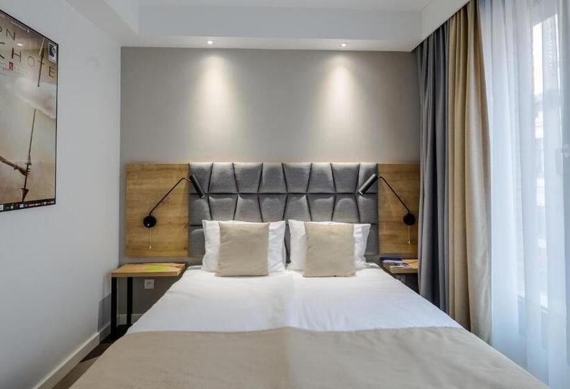 חדר סופריור, Lwowska 1