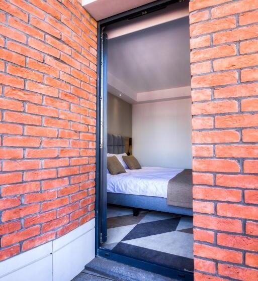 חדר סופריור, Lwowska 1