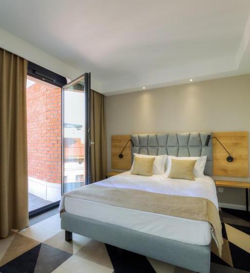 חדר סופריור, Lwowska 1