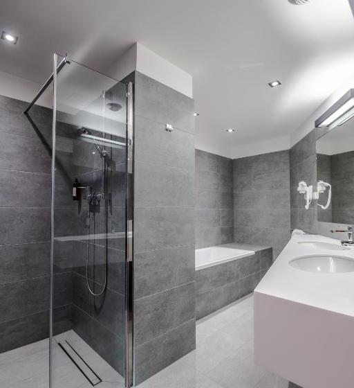 סוויטה משפחתית, Lwowska 1