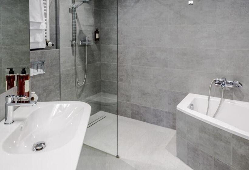 סוויטה משפחתית, Lwowska 1