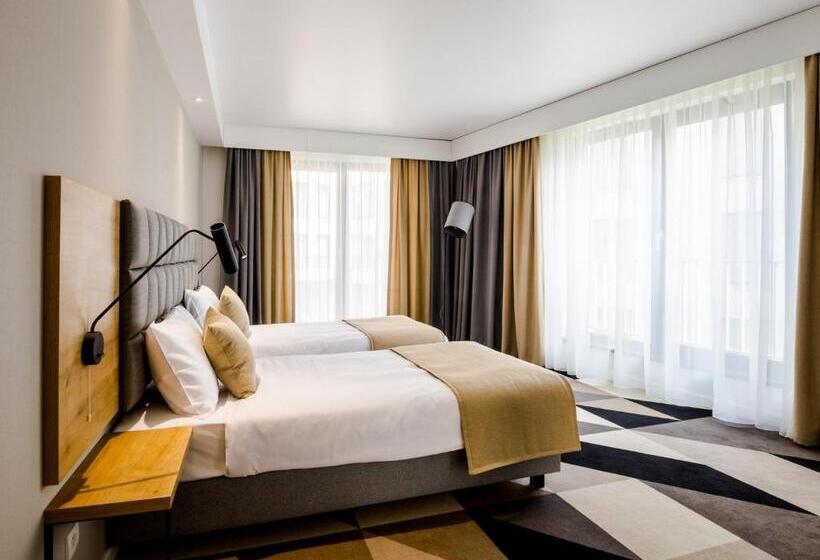 סוויטה משפחתית, Lwowska 1