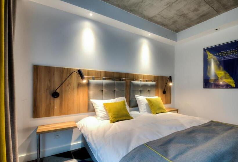 סוויטה משפחתית, Lwowska 1