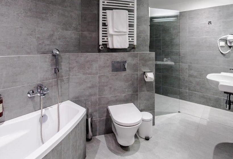 Family Suite, Lwowska 1