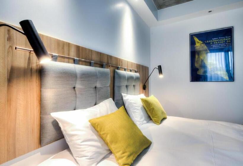 סוויטה אקזקיוטיב, Lwowska 1