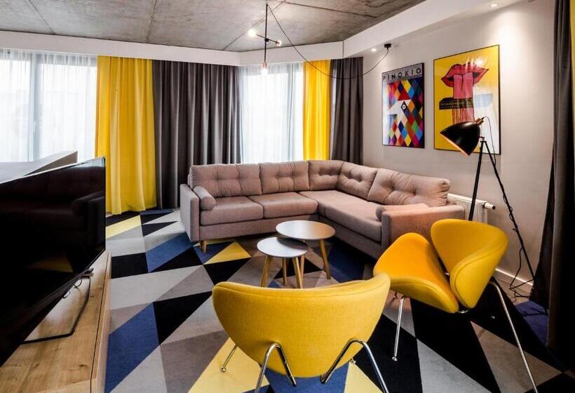 סוויטה אקזקיוטיב, Lwowska 1