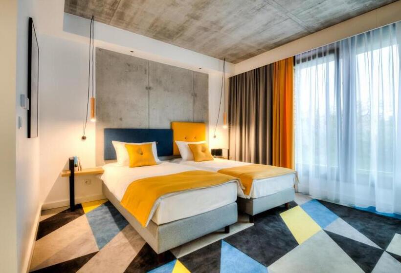 חדר דלוקס, Lwowska 1