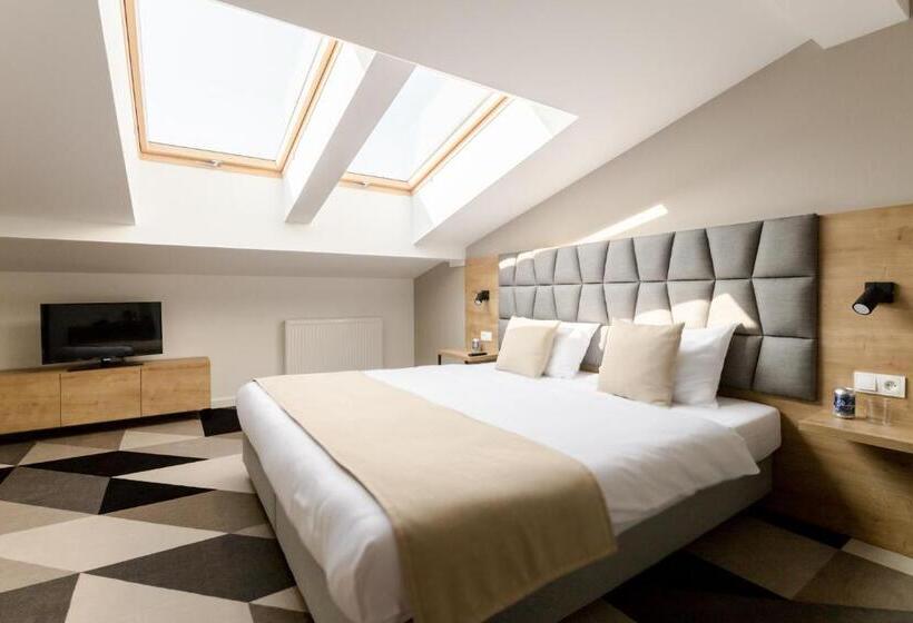 חדר פנטהאוז, Lwowska 1