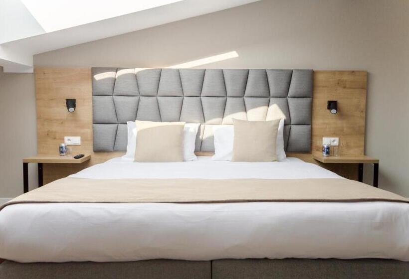 חדר פנטהאוז, Lwowska 1