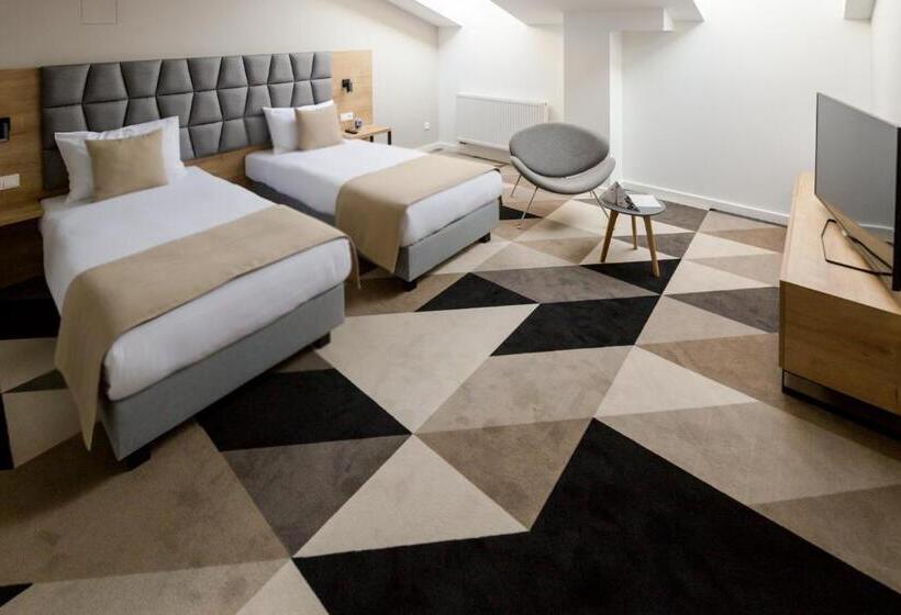 חדר פנטהאוז, Lwowska 1