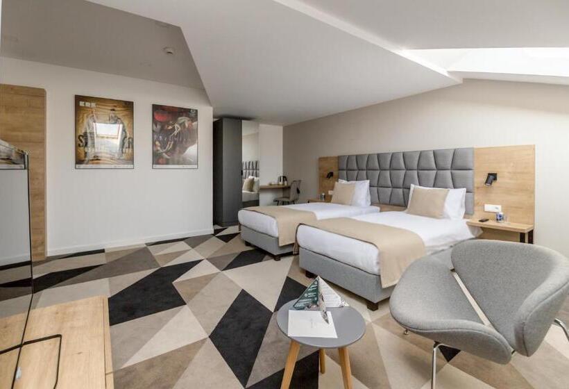 חדר פנטהאוז, Lwowska 1