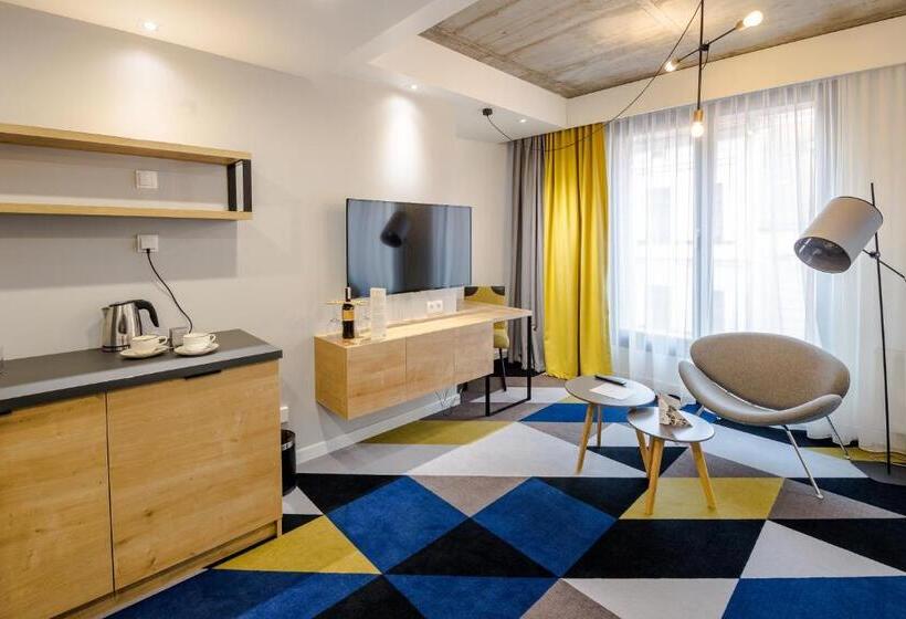 חדר סופריור, Lwowska 1