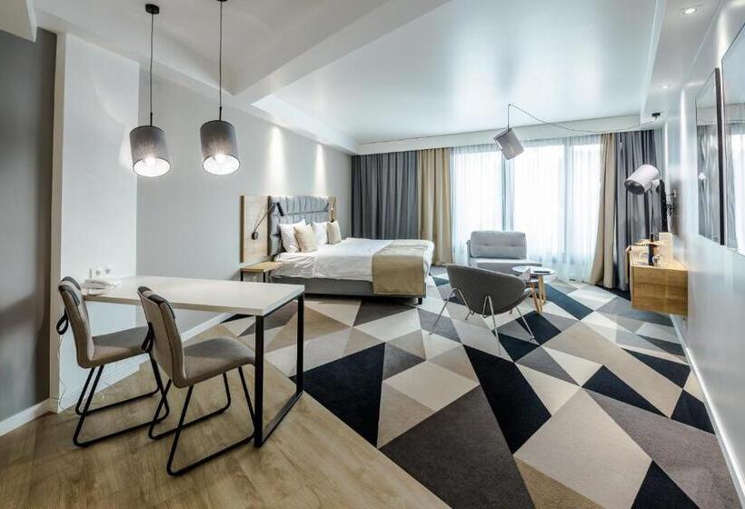 סוויטה משפחתית, Lwowska 1