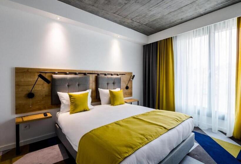 סוויטה אקזקיוטיב, Lwowska 1