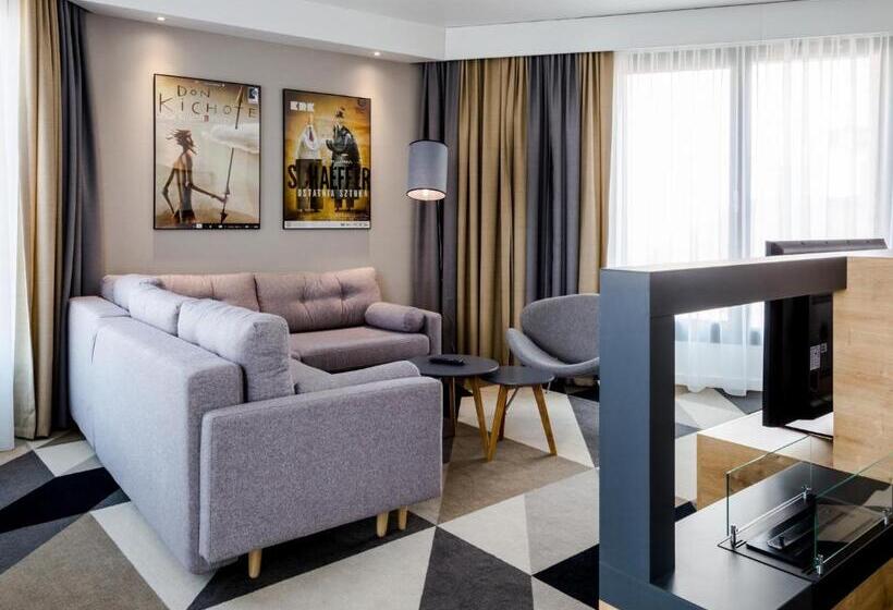 סוויטה אקזקיוטיב, Lwowska 1