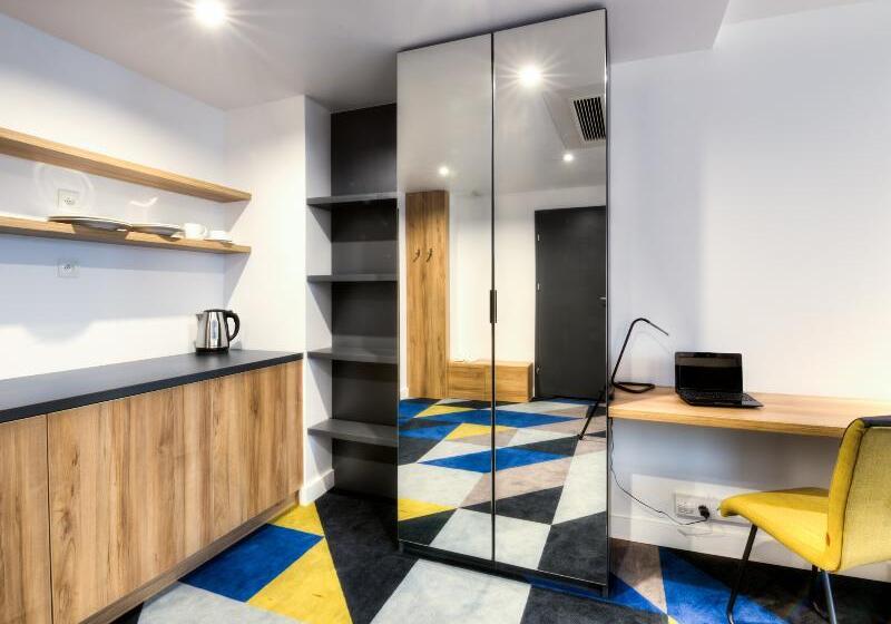 חדר דלוקס, Lwowska 1