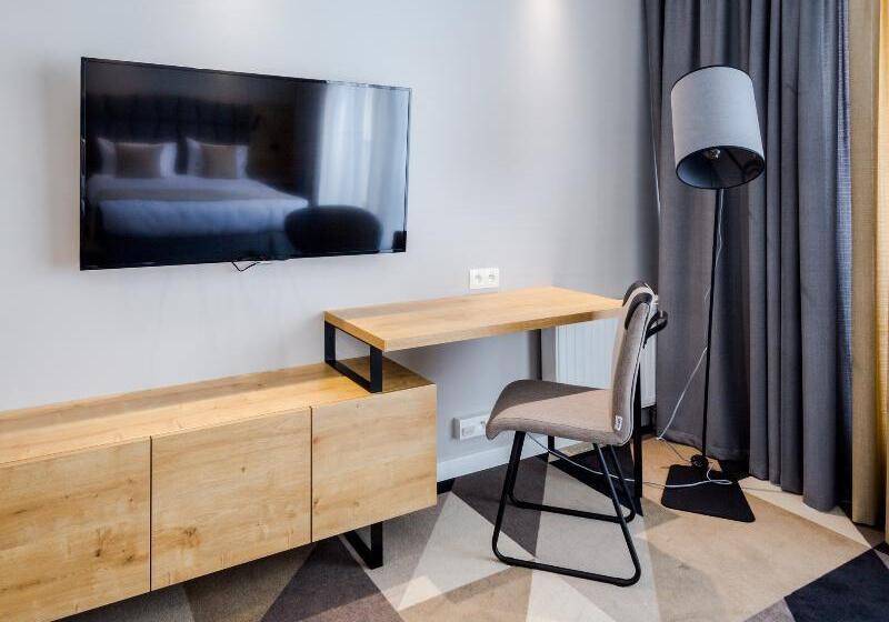 חדר דלוקס, Lwowska 1