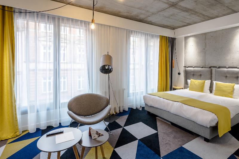 חדר סופריור, Lwowska 1