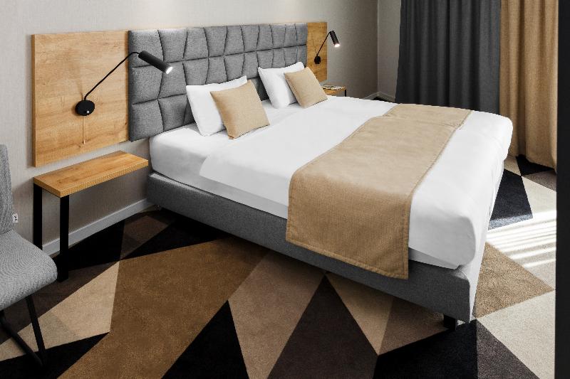 חדר סופריור, Lwowska 1