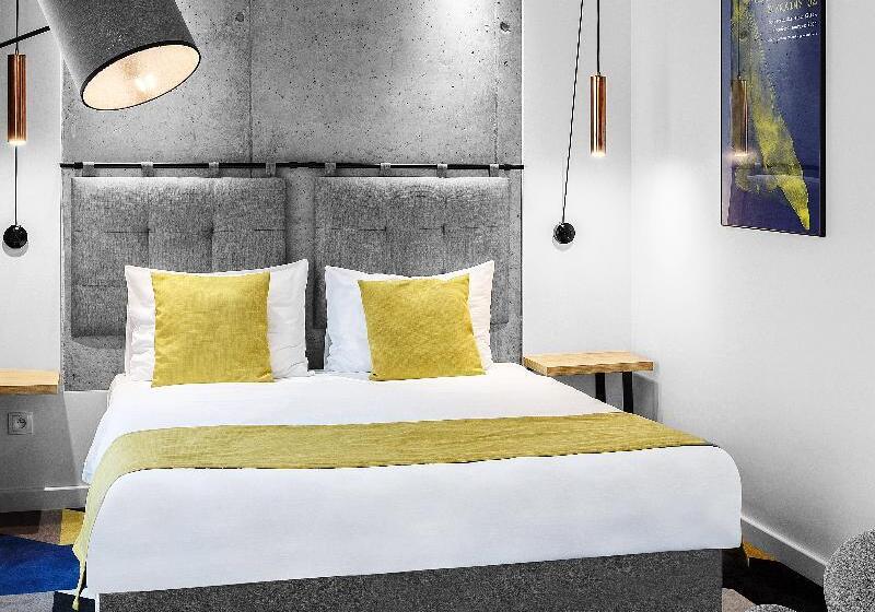 חדר סופריור, Lwowska 1