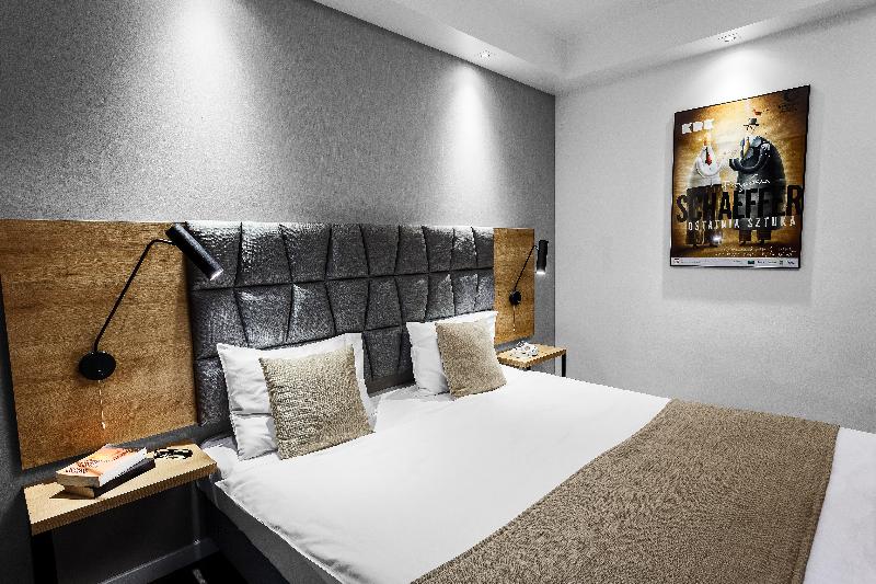 חדר סופריור, Lwowska 1