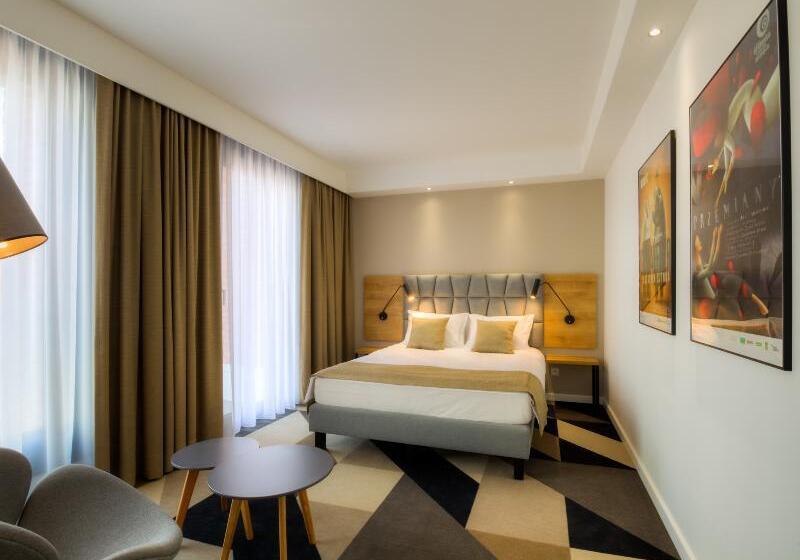 חדר סופריור, Lwowska 1