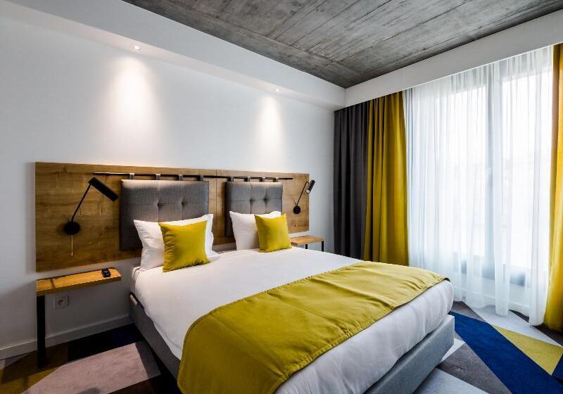 סוויטה אקזקיוטיב, Lwowska 1