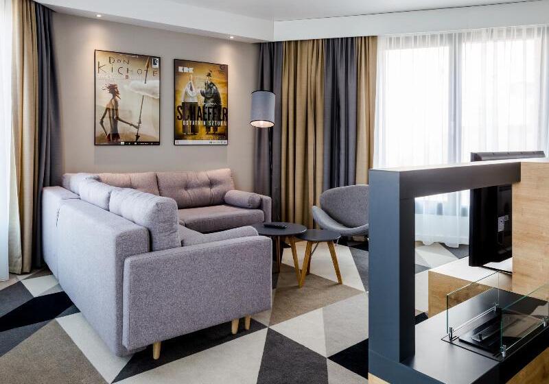 סוויטה אקזקיוטיב, Lwowska 1