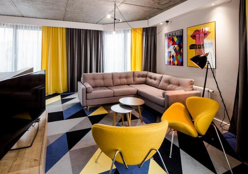 סוויטה אקזקיוטיב, Lwowska 1