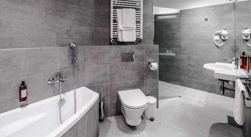 סוויטה אקזקיוטיב, Lwowska 1