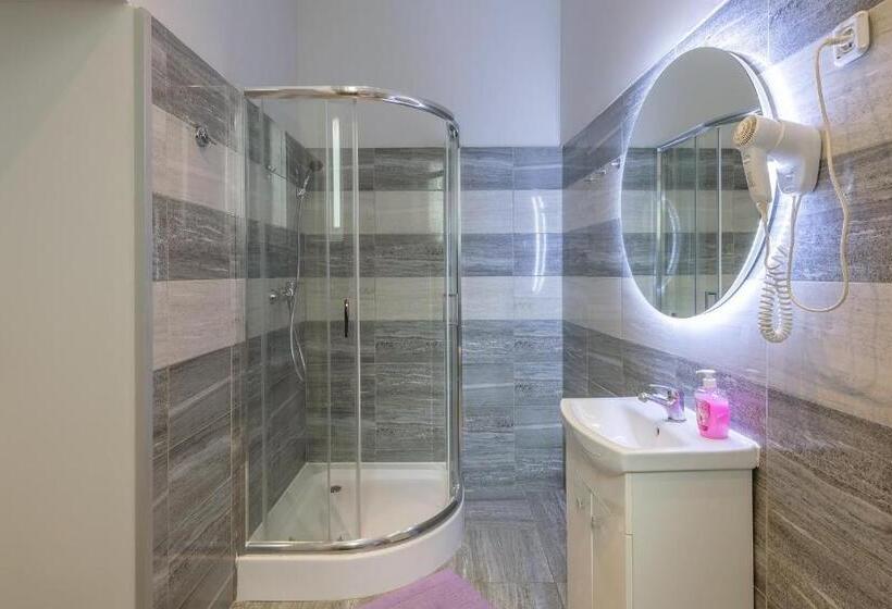 スタンダードシングルルーム, Hostel 70s And Queen Apartments