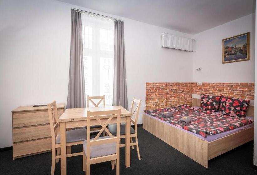 スタンダード４人部屋, Hostel 70s And Queen Apartments