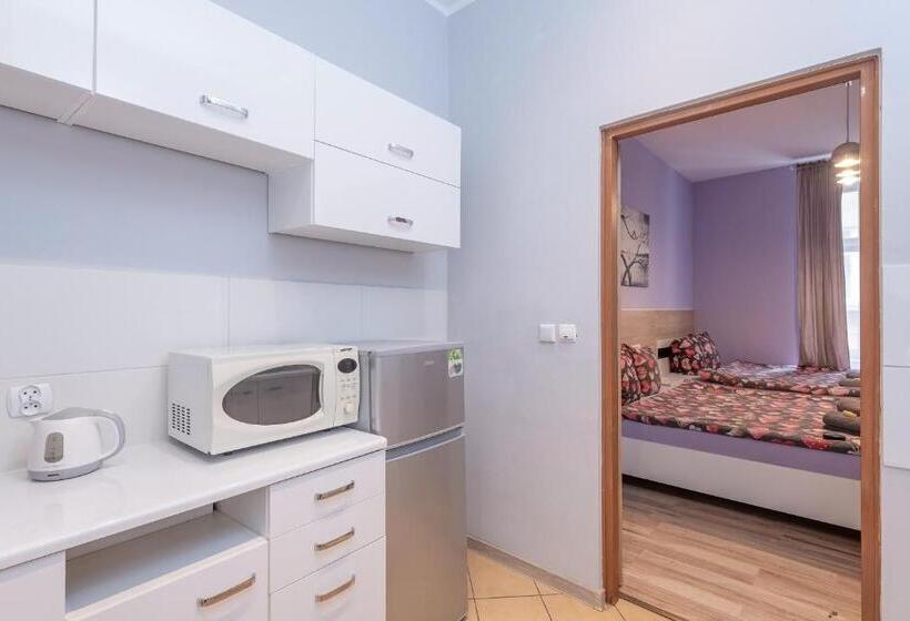 スタンダード４人部屋, Hostel 70s And Queen Apartments