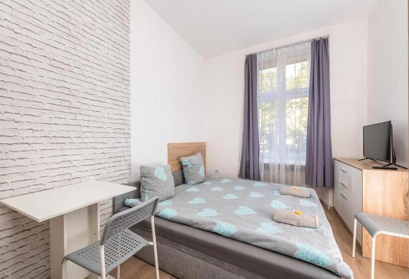 スタンダードシングルルーム, Hostel 70s And Queen Apartments