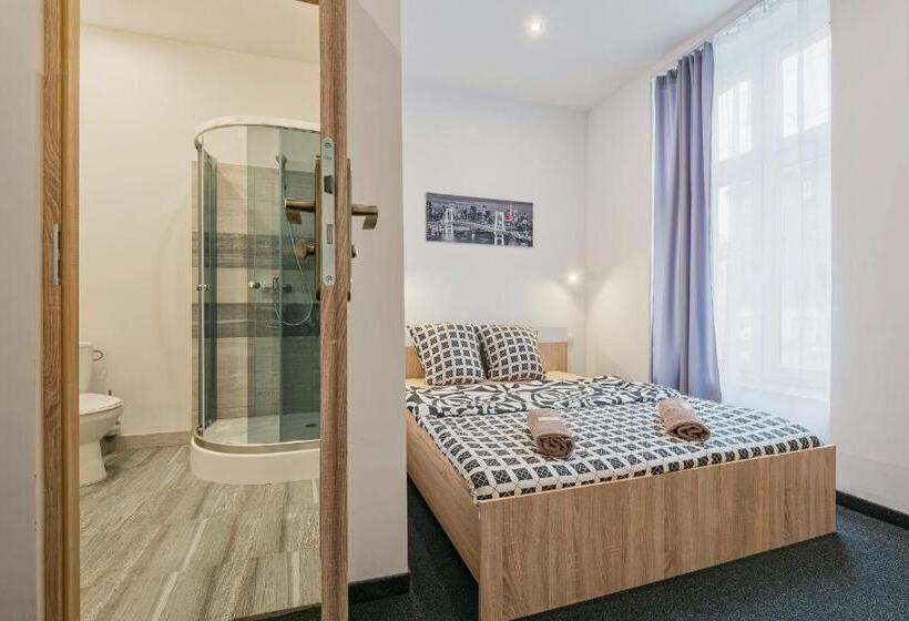 スタンダードシングルルーム, Hostel 70s And Queen Apartments