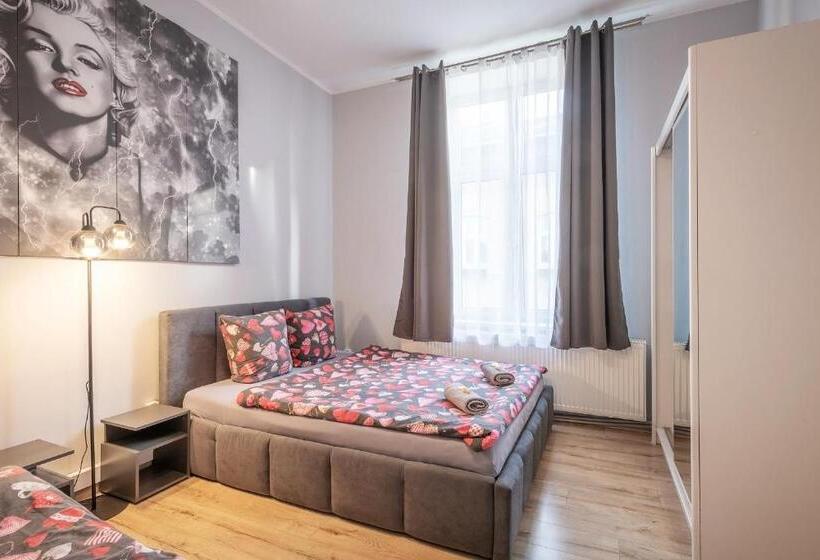 スタンダード４人部屋, Hostel 70s And Queen Apartments