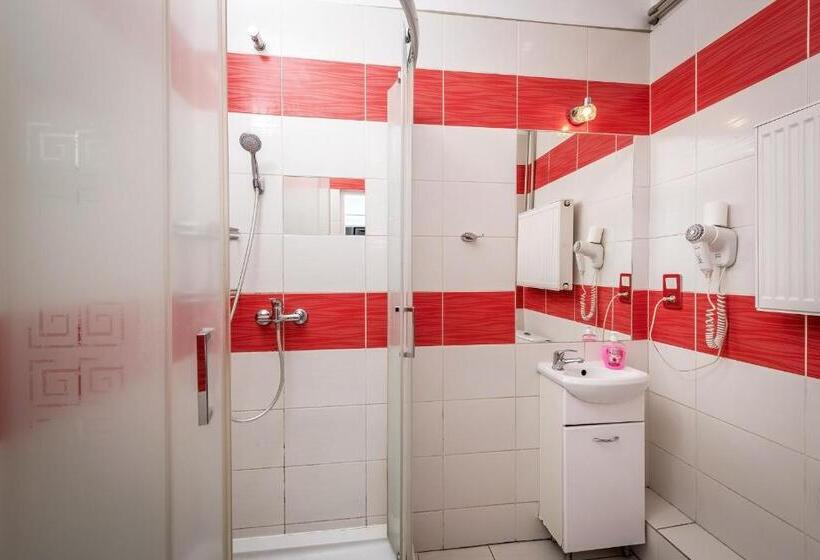 スタンダード４人部屋, Hostel 70s And Queen Apartments