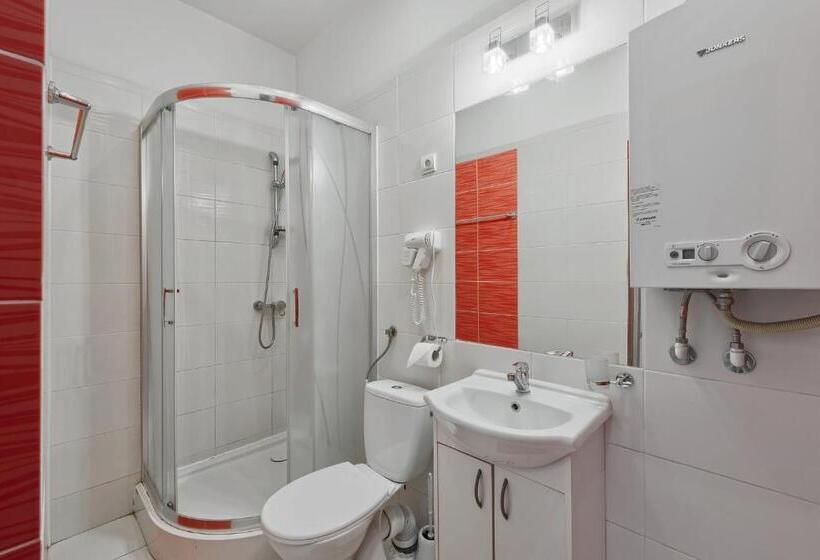 スタンダード４人部屋, Hostel 70s And Queen Apartments