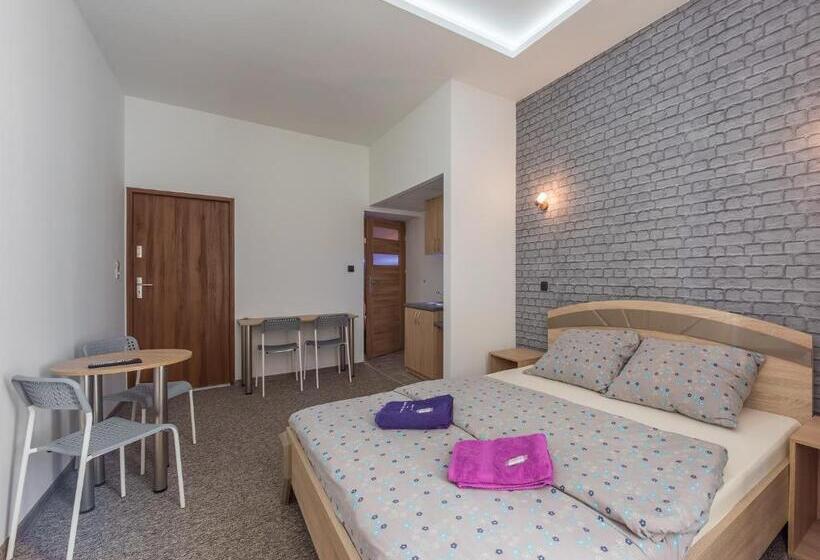 スタンダード４人部屋, Hostel 70s And Queen Apartments