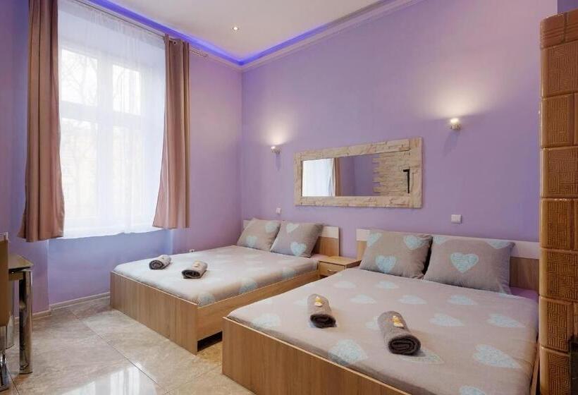 ファミリールーム, Hostel 70s And Queen Apartments