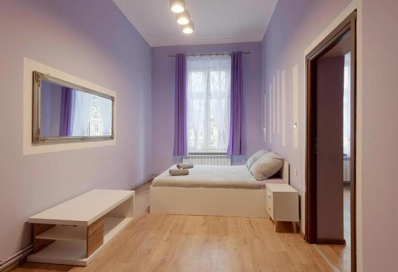 ファミリールーム, Hostel 70s And Queen Apartments