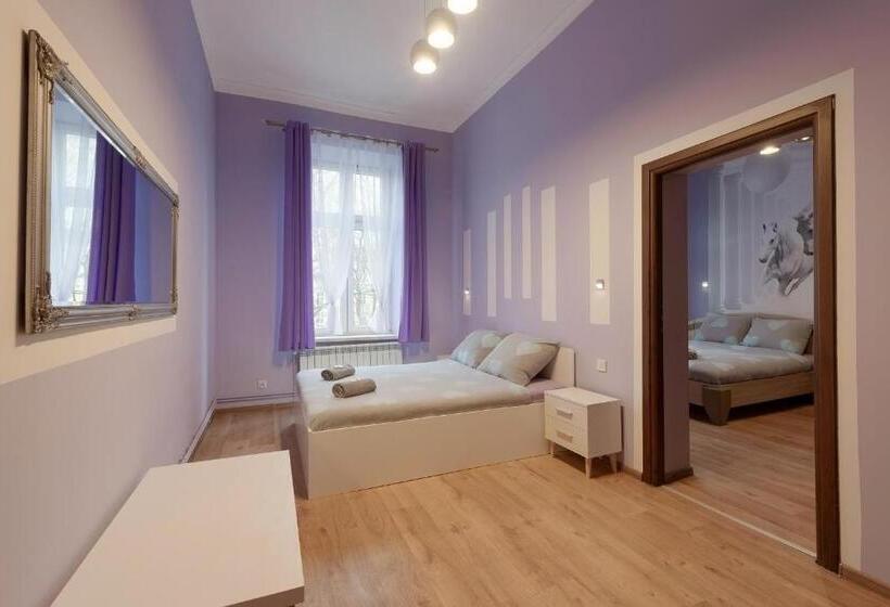 ファミリールーム, Hostel 70s And Queen Apartments