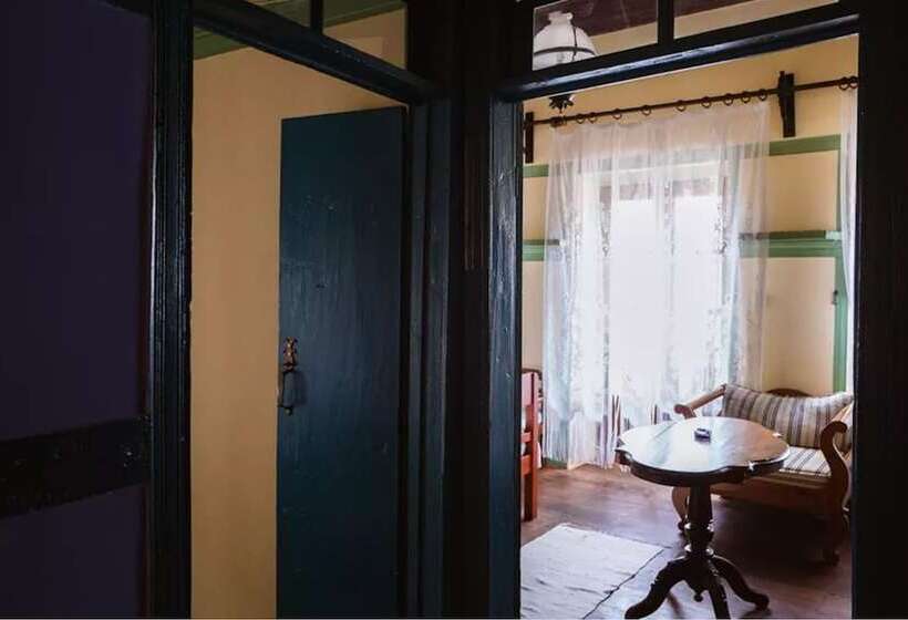 شقة غرفتين, Karnayo Traditional Houses