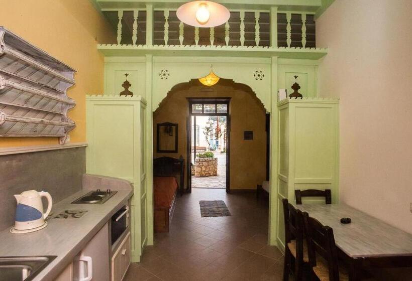 إستوديو قياسى مطل على البحر, Karnayo Traditional Houses