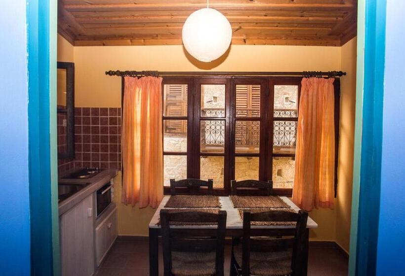 Апартаменты 2 Спальни, Karnayo Traditional Houses