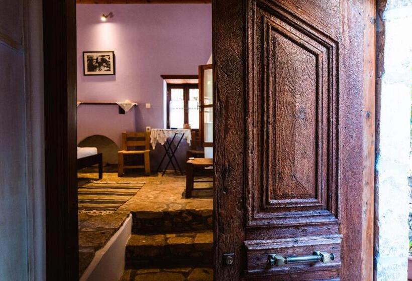 חדר סטנדרט, Karnayo Traditional Houses