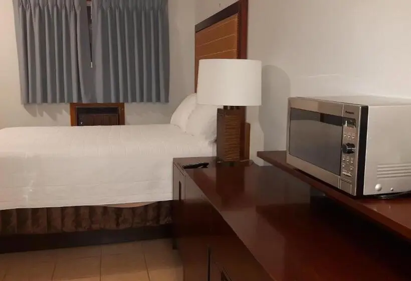 デラックススタジオ, Edgewater Inn