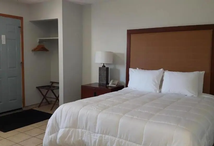 デラックススタジオ, Edgewater Inn