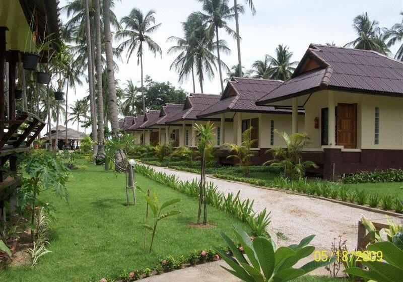 Superior bungalow garden view, Moonwalk Lanta Resort