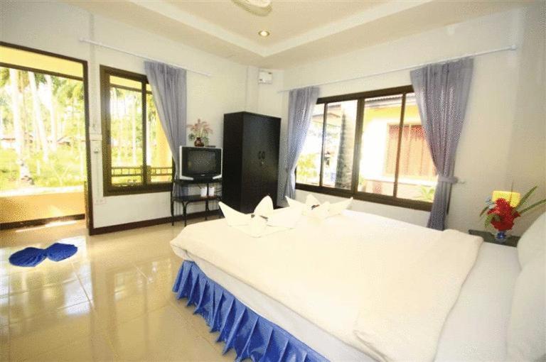 Superior bungalow garden view, Moonwalk Lanta Resort